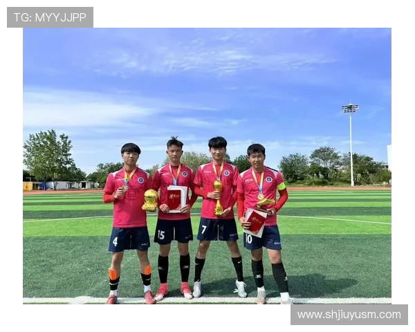 探寻传奇足球运动员成长之路与赛场荣耀旅程全景纪实故事巡礼篇章