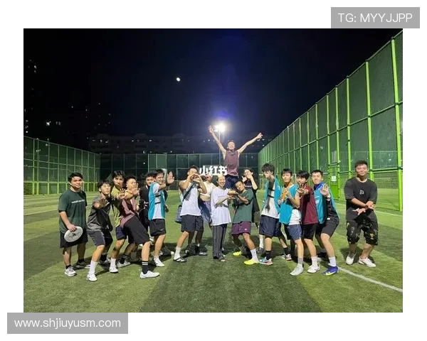 西安飞盘队与成都飞盘队赛后复盘分析团队配合与战术执行