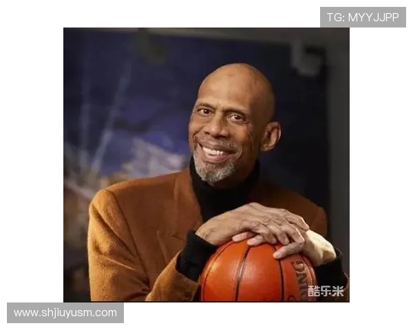 卡里姆阿布杜尔贾巴尔的传奇生涯与篮球智慧的永恒启示